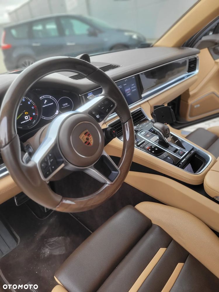 Porsche Panamera 4 E-Hybrid Platinum Edition - 10