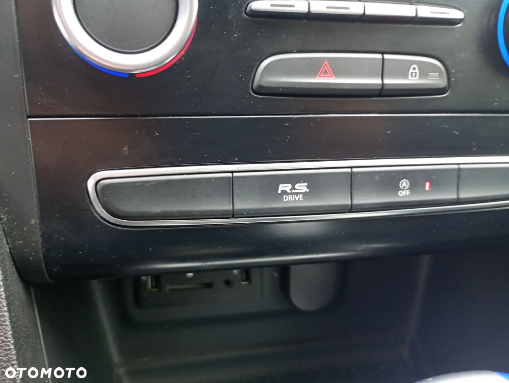 Renault Megane ENERGY TCe 205 EDC GT - 22