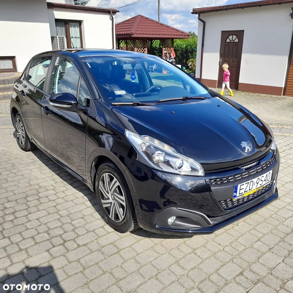 Peugeot 208 - 1