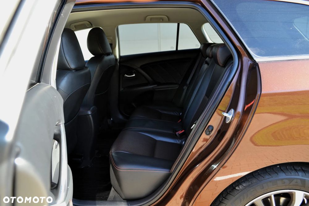 Toyota Avensis Combi 1.8 Executive - 7