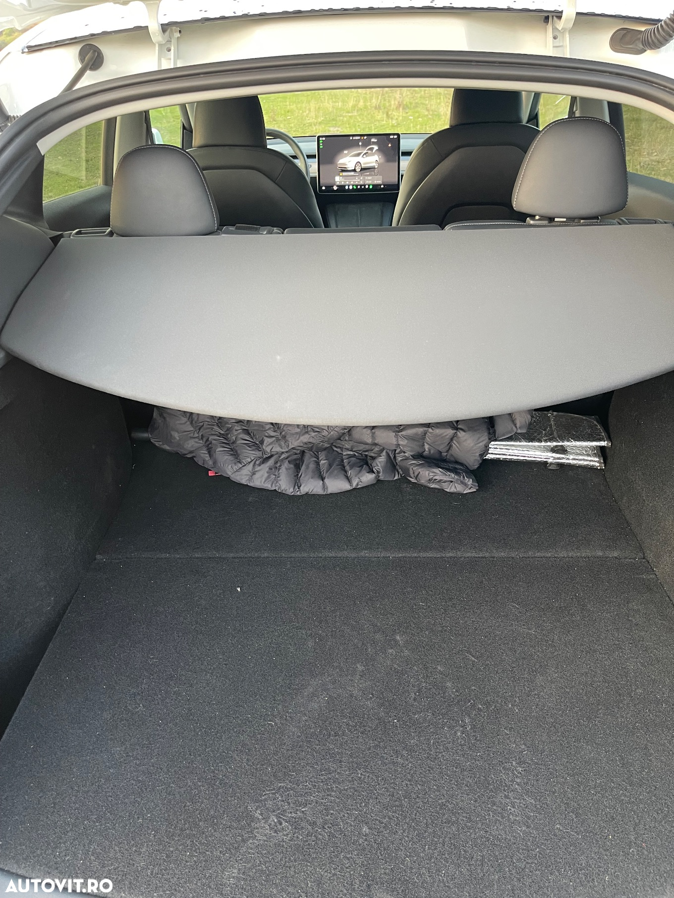 Tesla Model Y - 14
