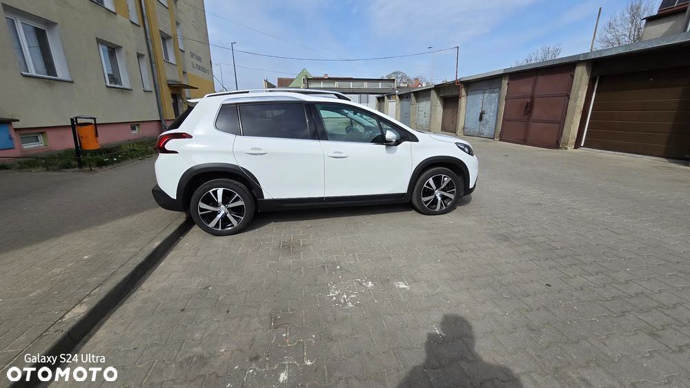 Peugeot 2008 1.2 Pure Tech GPF Allure S&S EAT6 - 3