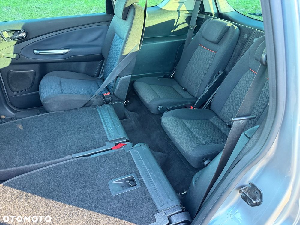 Ford S-Max - 8