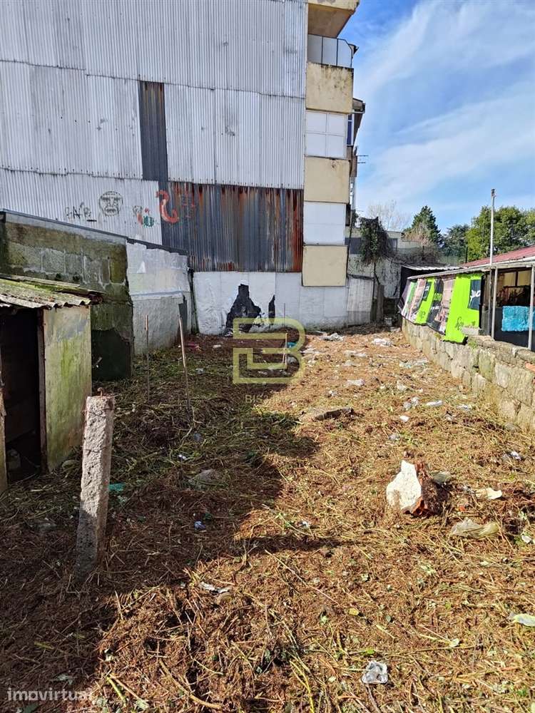 Moradia para remodelação integral com PIP aprovado em Ramalde, Porto - Grande imagem: 2/12