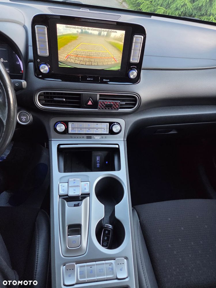Hyundai Kona 64kWh Premium - 11