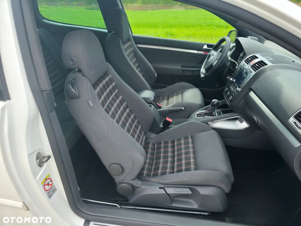 Volkswagen Golf - 11