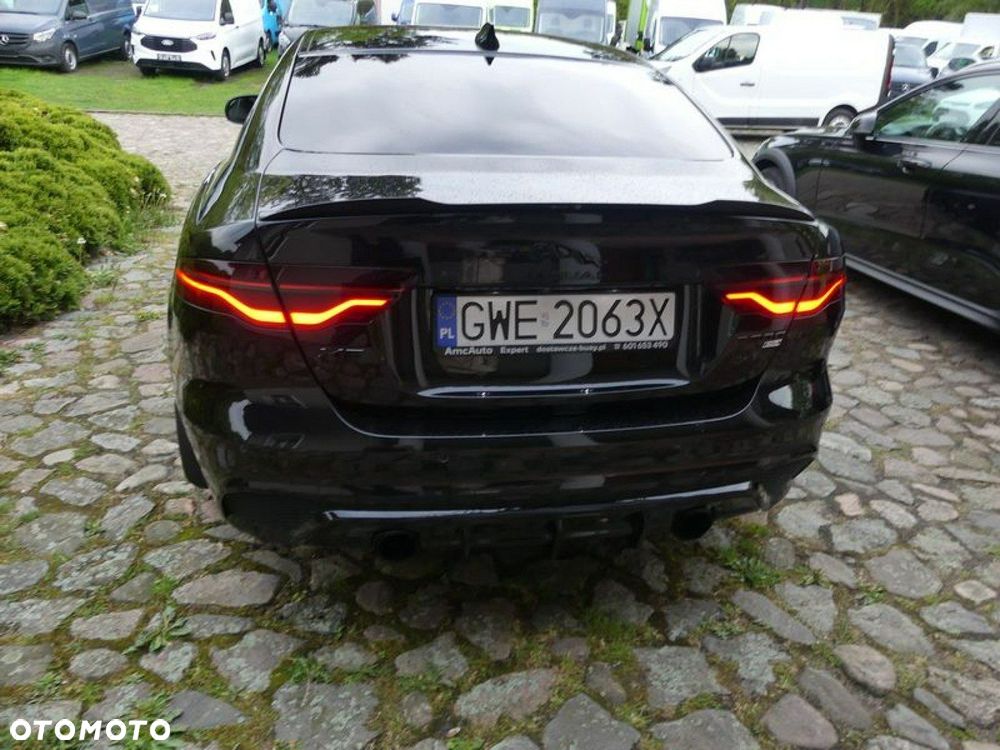 Jaguar XE 2.0 T AWD R-Sport - 28