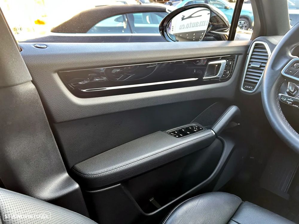 Porsche Cayenne Coupé E-Hybrid - 12