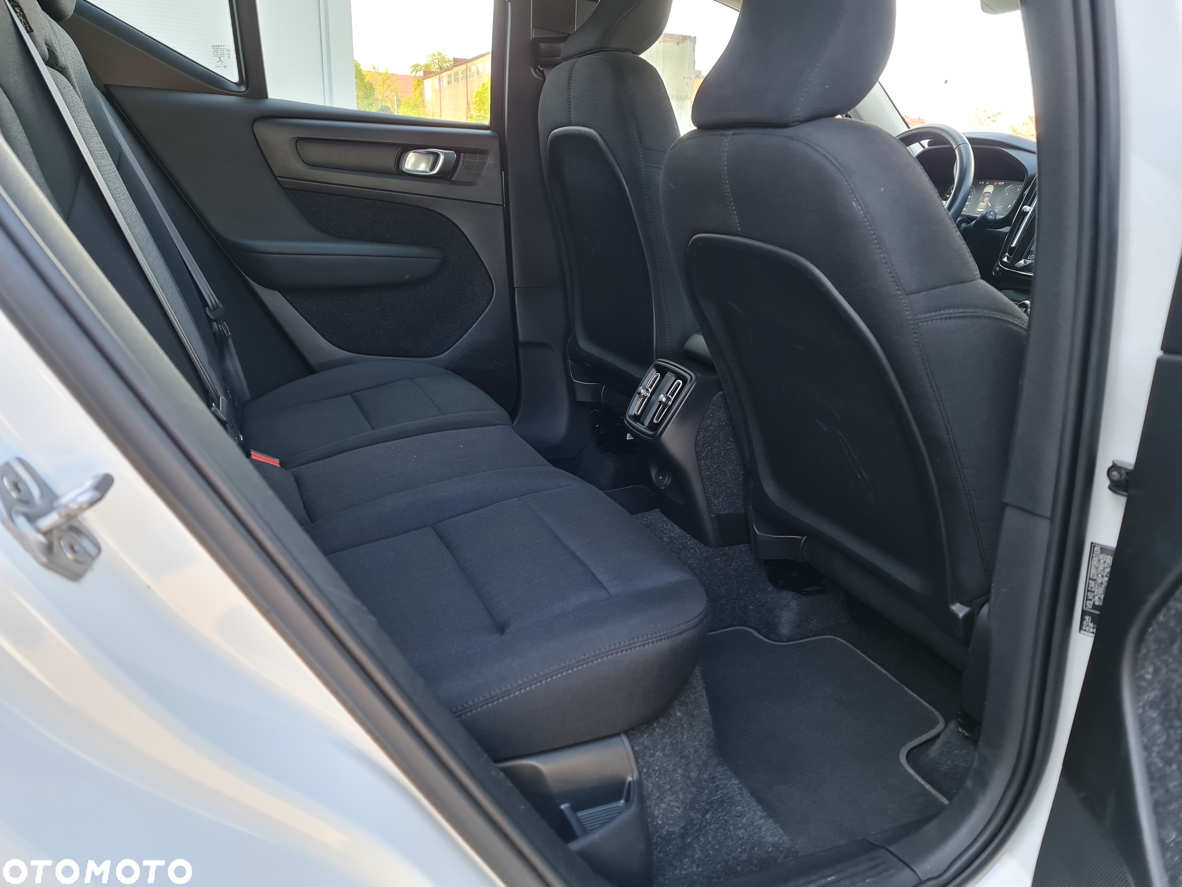 Volvo XC 40 D3 AWD Geartronic Momentum Pro - 19