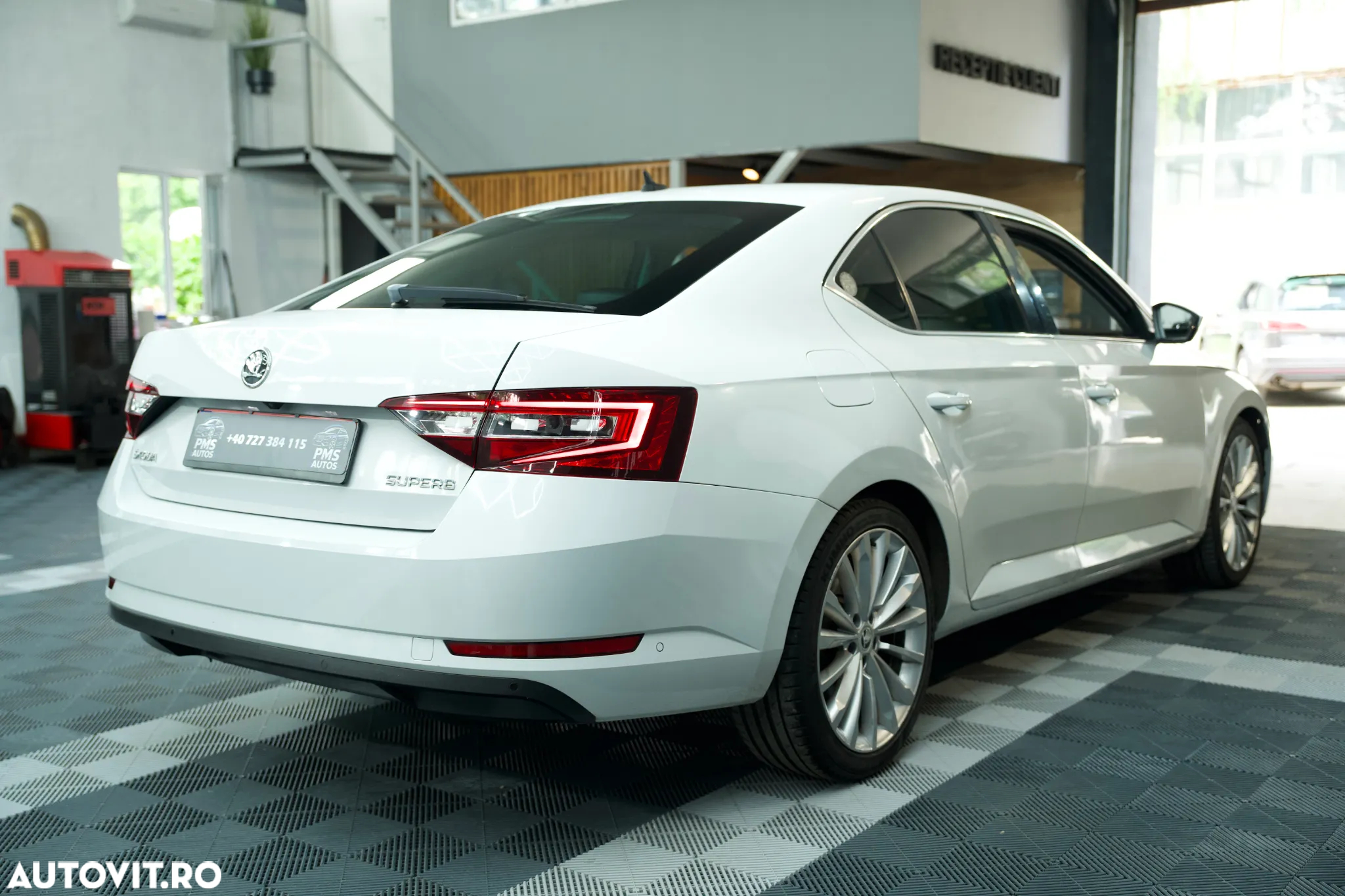 Skoda Superb 2.0 TDI DSG Style - 6