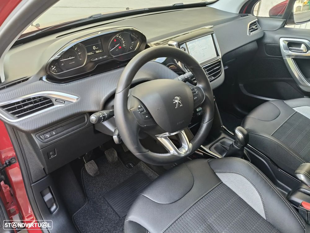 Peugeot 2008 1.2 PureTech Allure - 11
