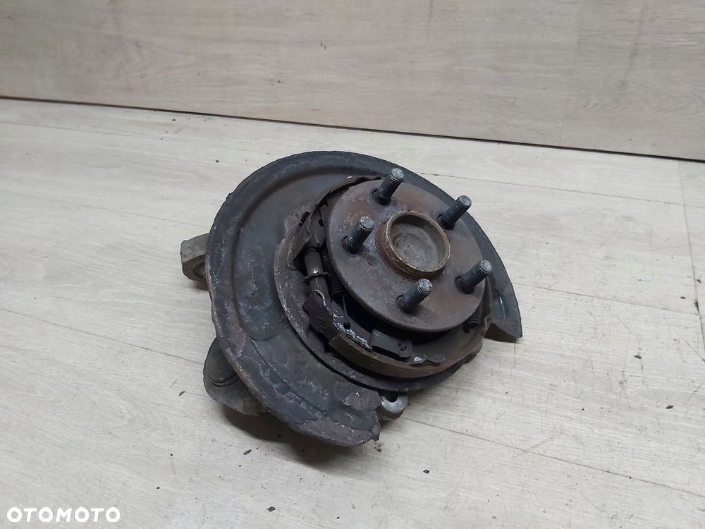 TOYOTA Avensis T25 03-08 r zwrotnica PRAWY tył piasta 5x100 - 2
