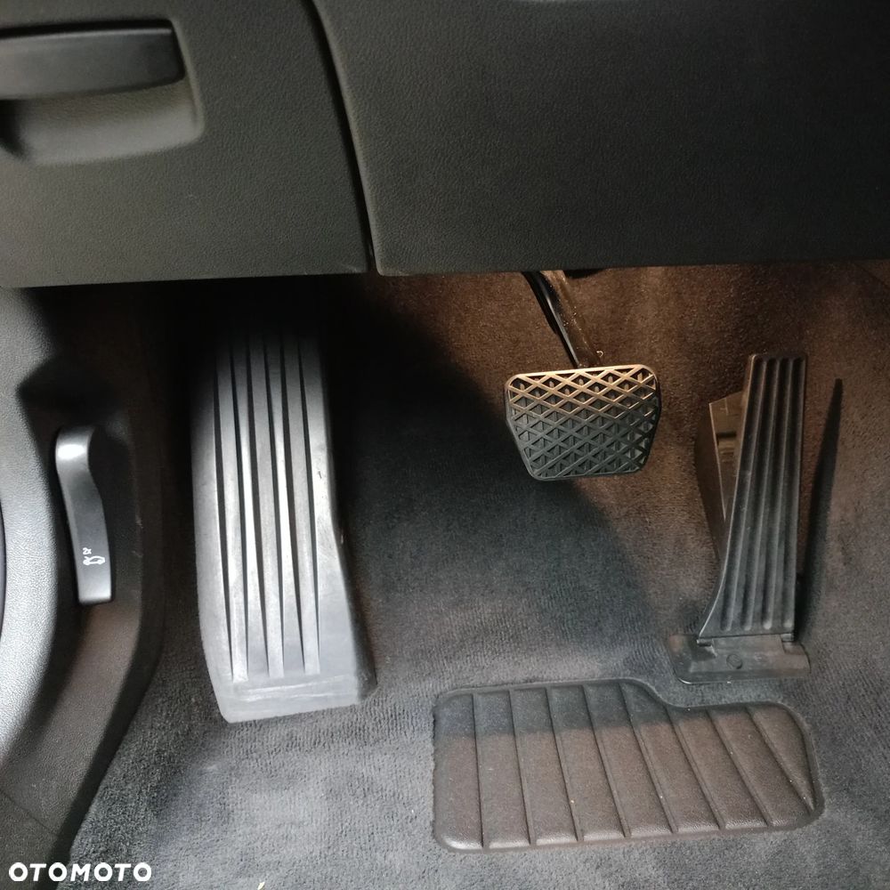 BMW Seria 5 520d - 24