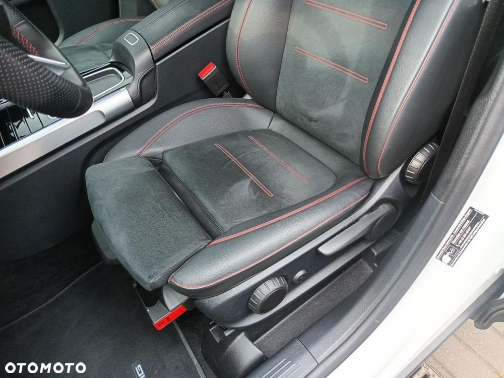 Mercedes-Benz GLB - 13