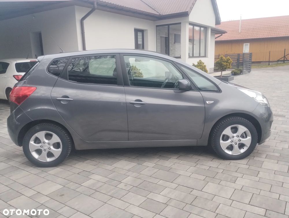 Kia Venga - 10