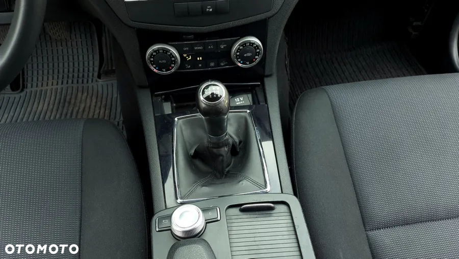 Mercedes-Benz Klasa C 220 CDI Elegance - 24