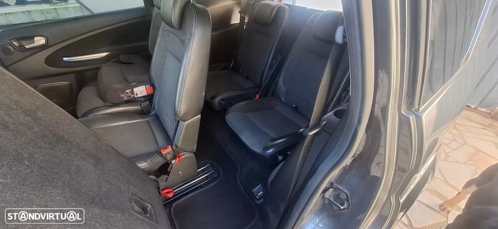 Ford S-Max 2.0 TDCi Titanium 7L - 6