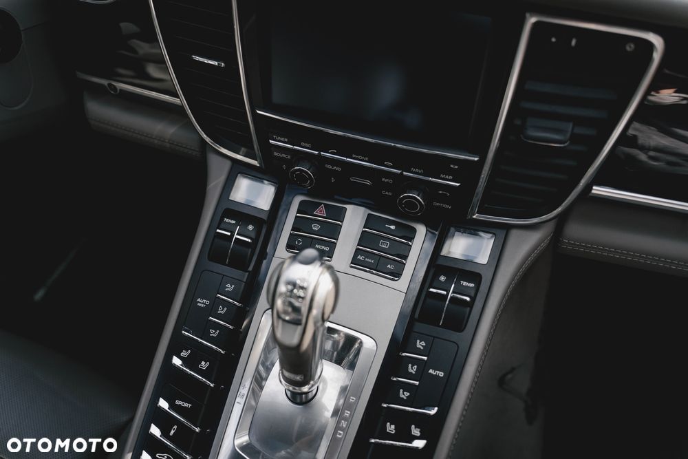 Porsche Panamera 4S - 14