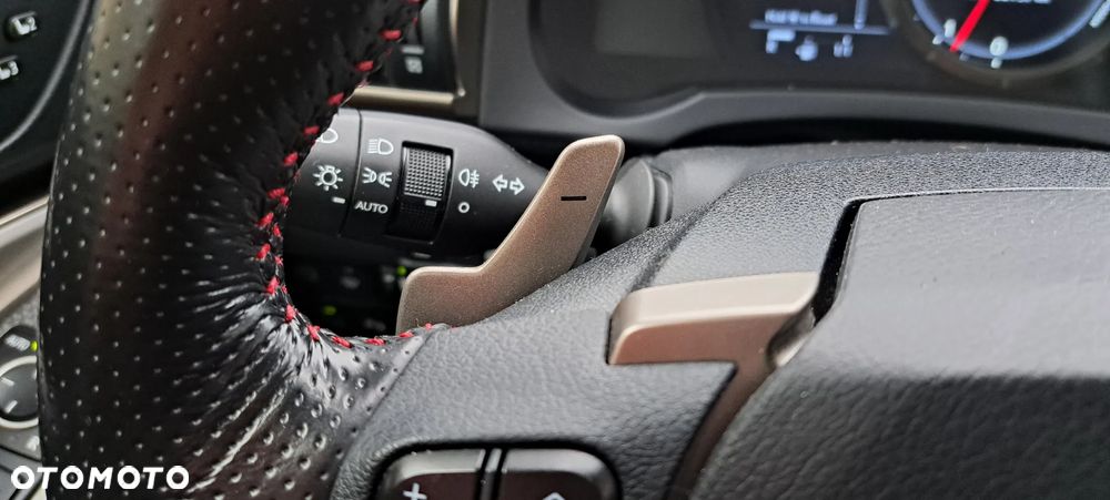 Lexus RC 200t / 300 F Sport - 26