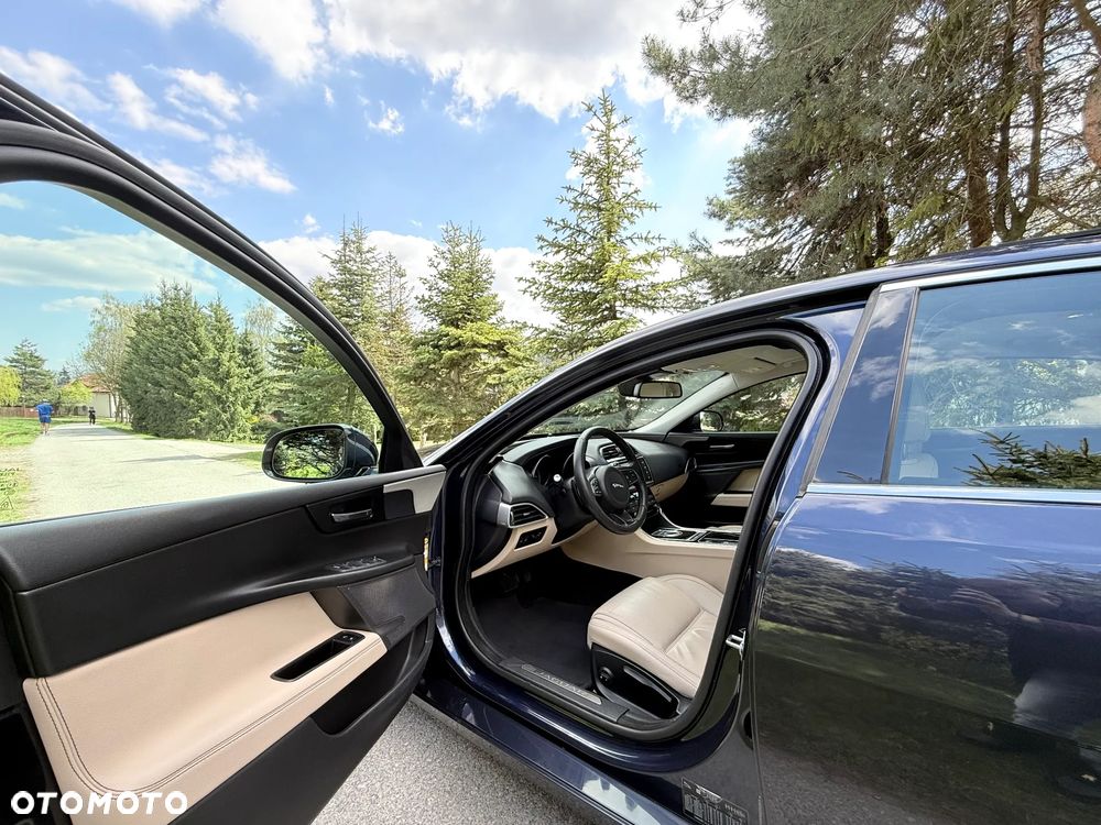 Jaguar XE 20d Prestige - 12