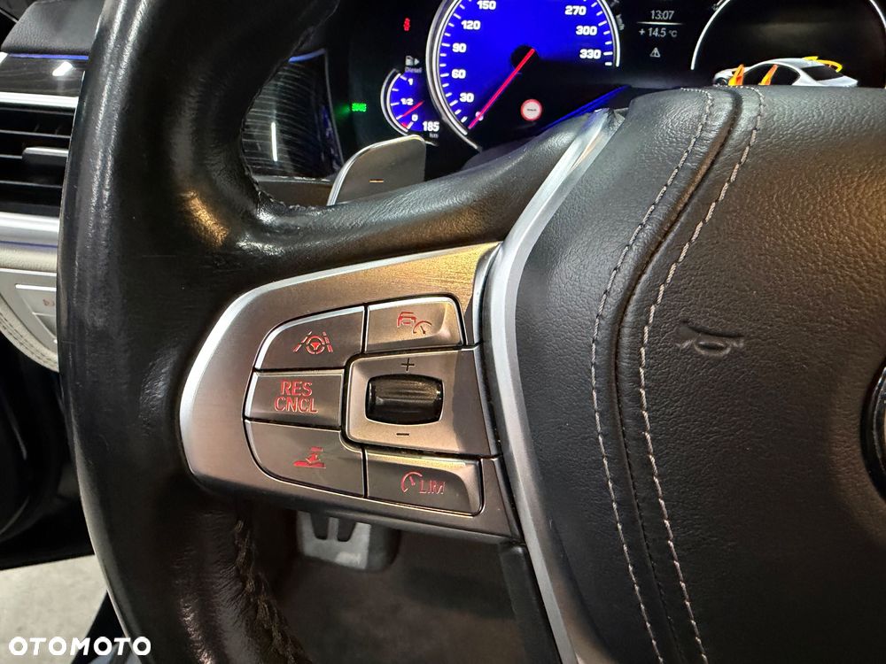 BMW Seria 7 740d xDrive - 29