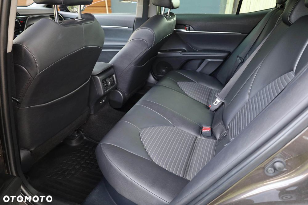 Toyota Camry 2.5 Hybrid Prestige CVT - 35