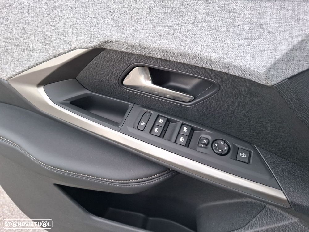 Peugeot 3008 1.2 Hybrid Allure e-DCS6 - 24