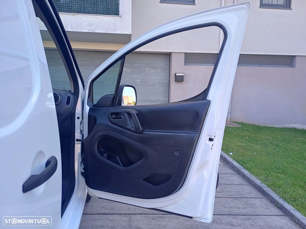 Peugeot PARTNER LONGA 1.6 HDI 100 CV - 3 LUGARES - 30