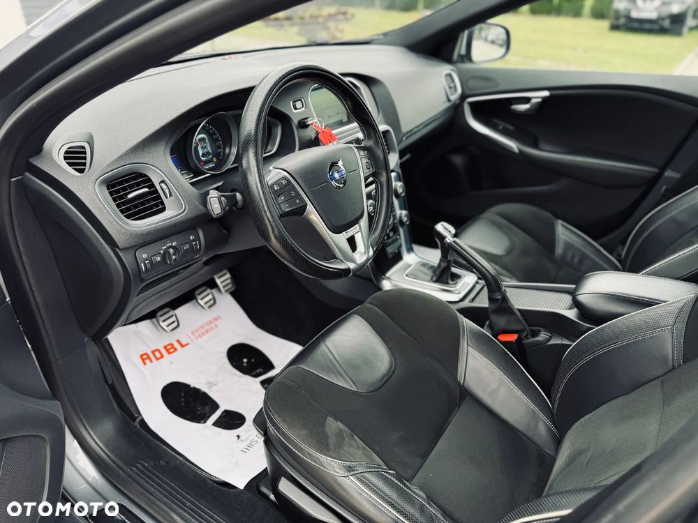 Volvo V40 D2 Drive-E R-Design Momentum - 13