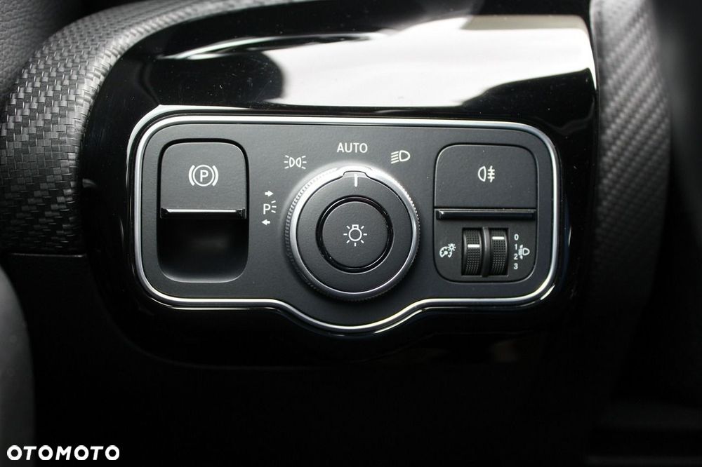 Mercedes-Benz CLA 180 d 8G-DCT - 27