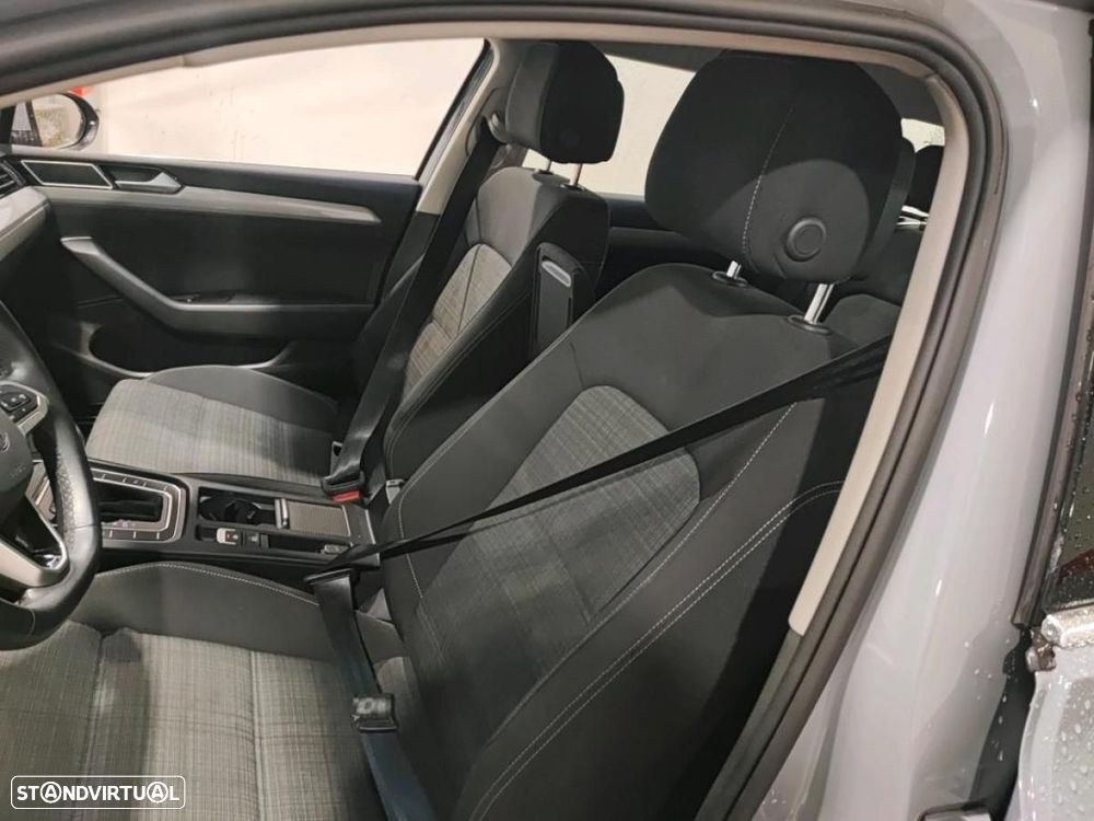 VW Passat Variant 2.0 TDI Business DSG - 6