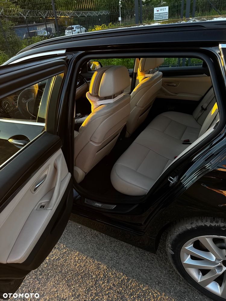 BMW Seria 5 525d xDrive Luxury Line - 10