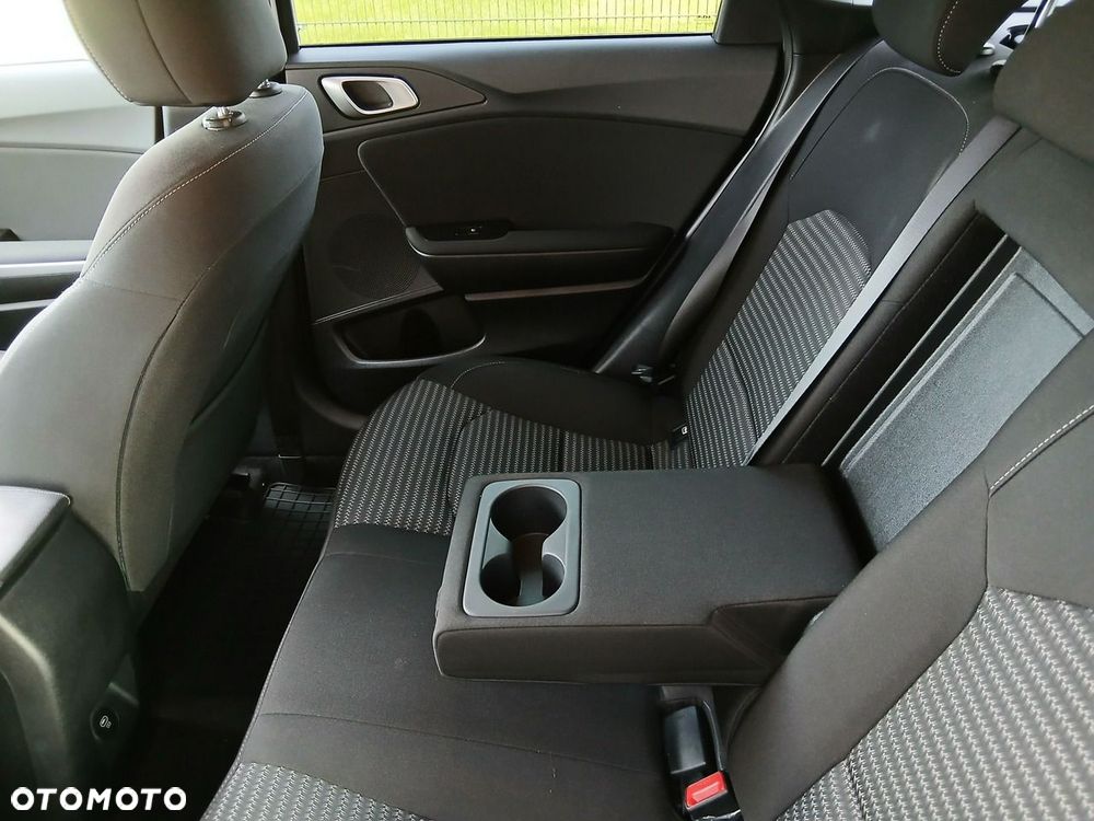 Kia Ceed 1.5 T-GDI M - 13