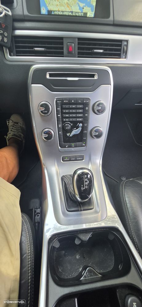 Volvo XC 70 2.0 D4 Momentum Geartronic - 44