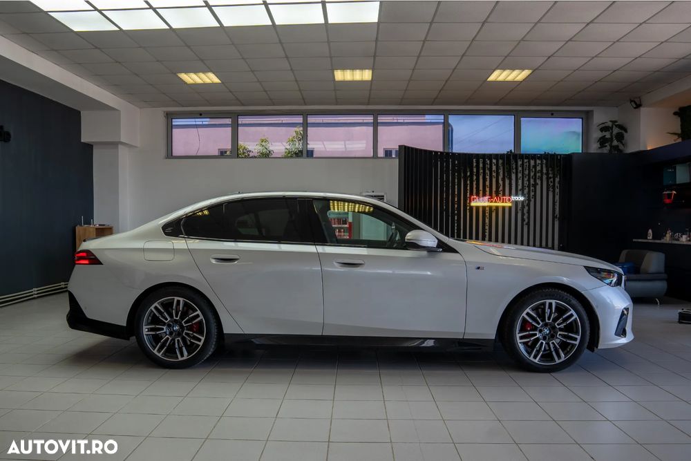 BMW Seria 5 520i AT MHEV - 11