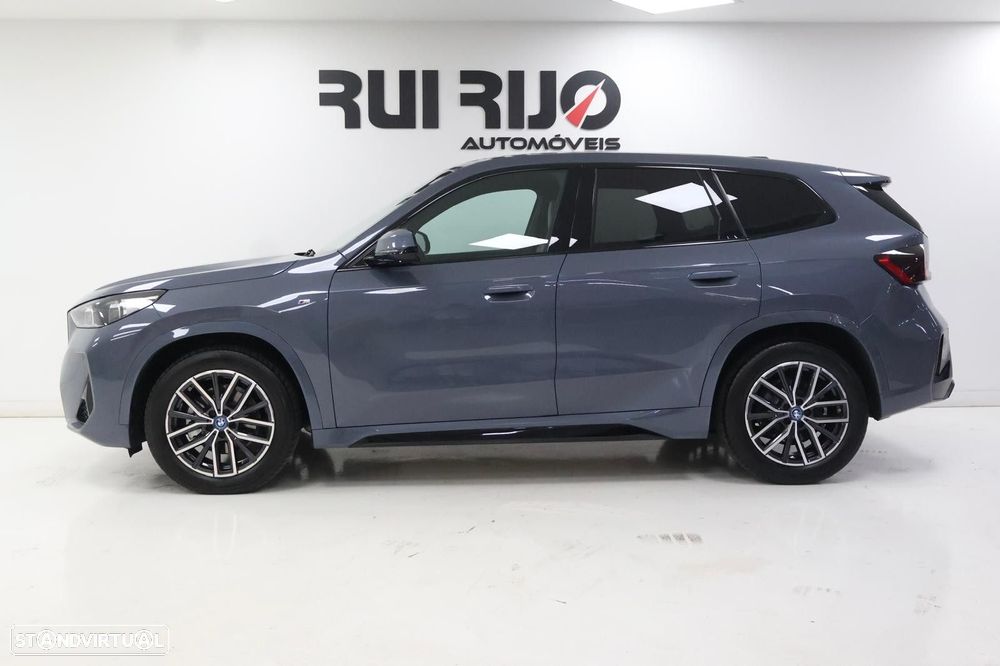 BMW iX1 eDrive20 Pack Desportivo M - 8