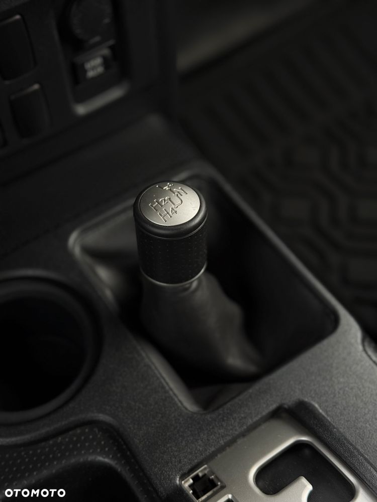 Toyota FJ 2011