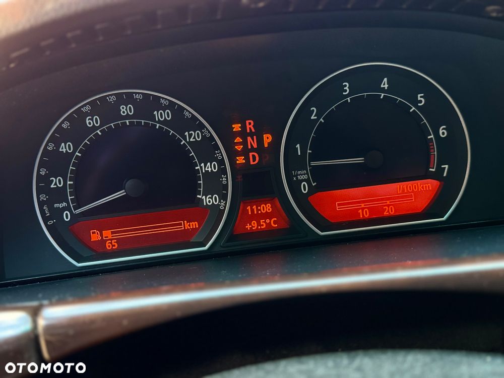 BMW Seria 7 750i L - 26