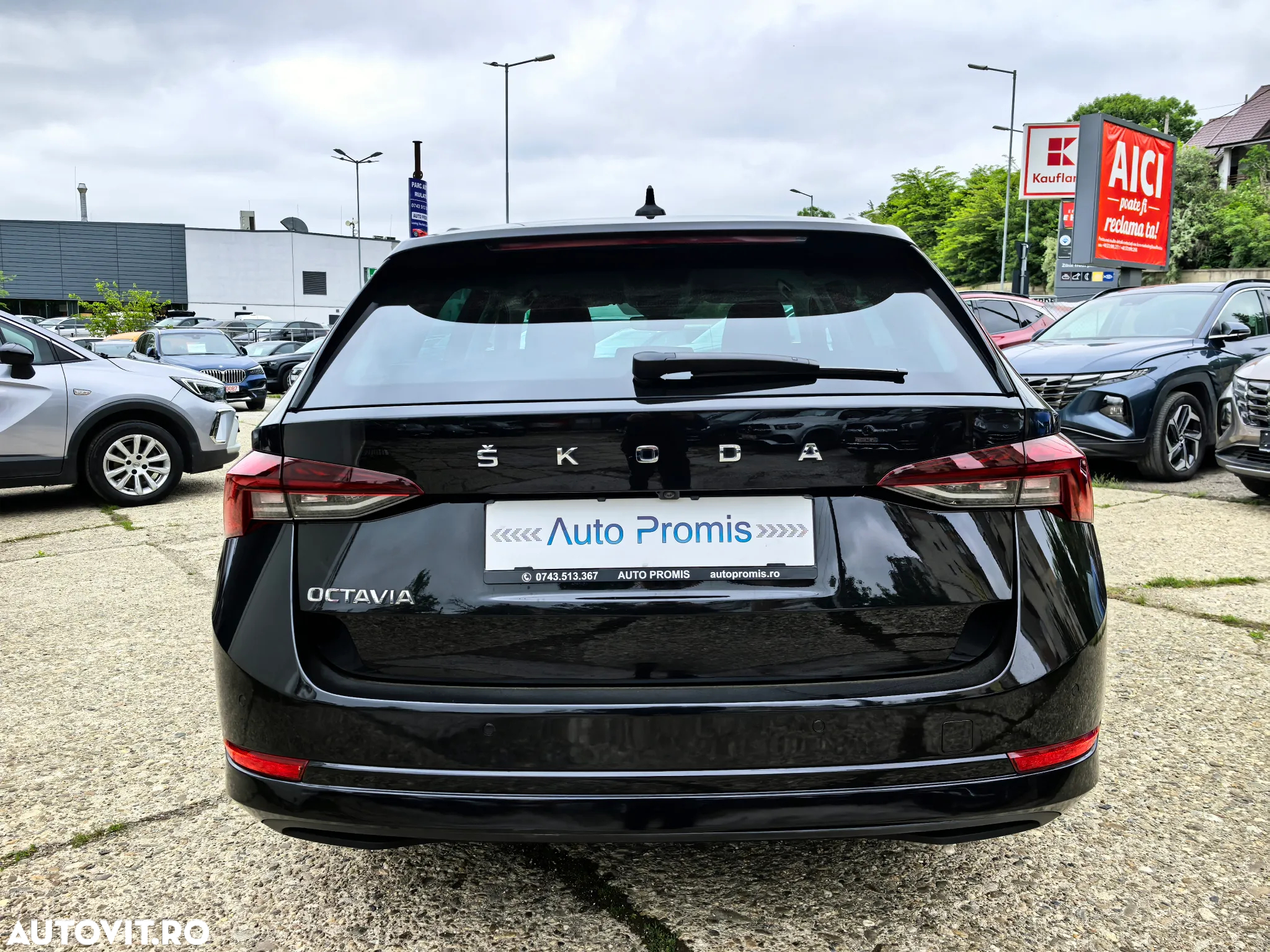 Skoda Octavia Combi 2.0 TDI DSG Style - 10