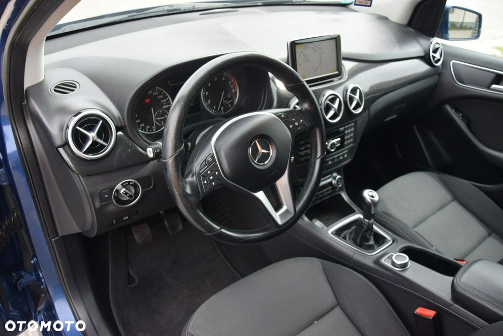 Mercedes-Benz Klasa B 180 Edition - 33
