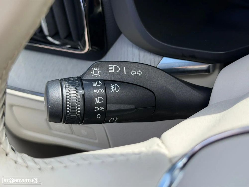 Volvo XC 60 2.0 T6 PHEV Ultimate Dark AWD - 35