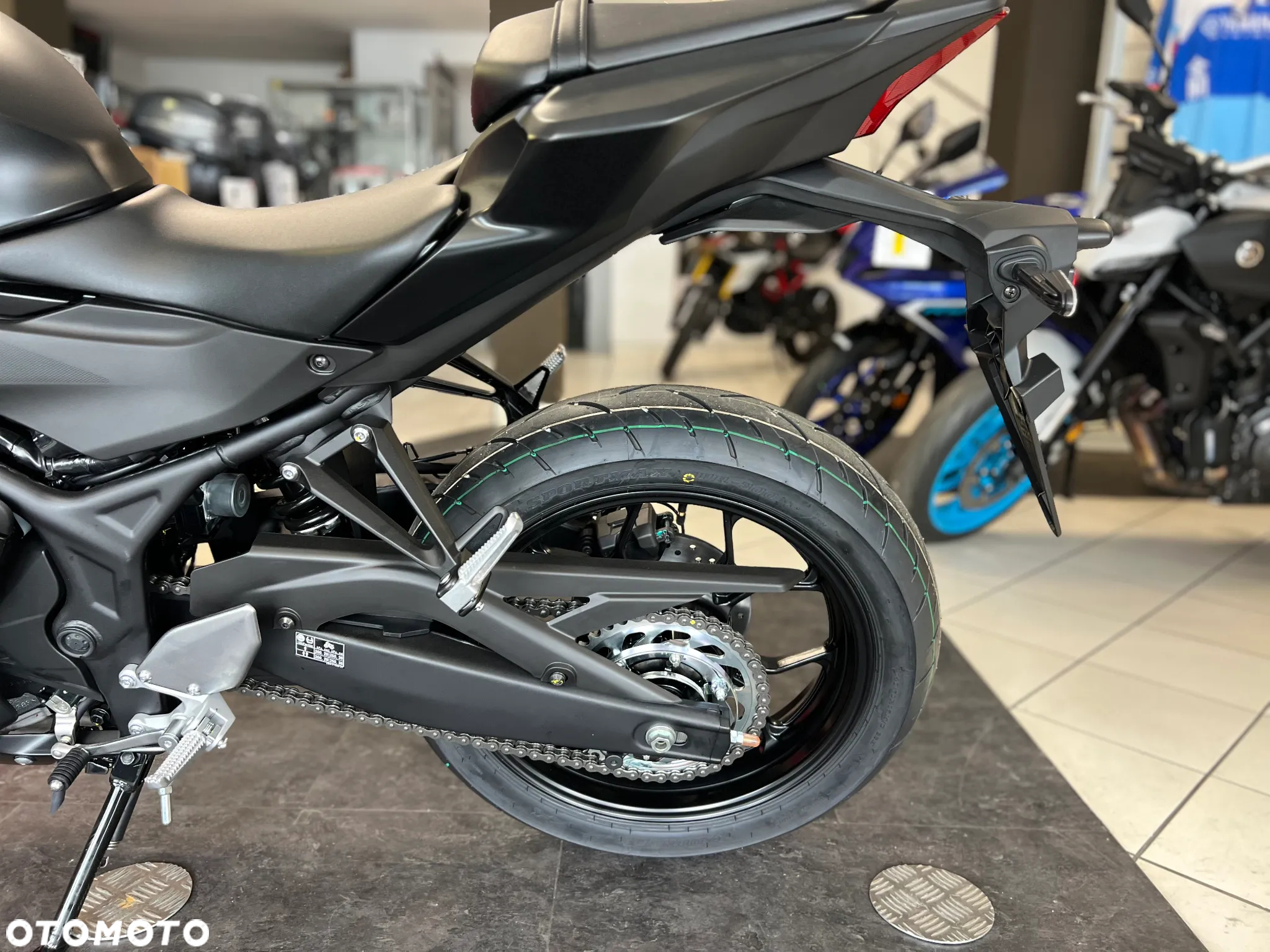 Yamaha R3 - 13