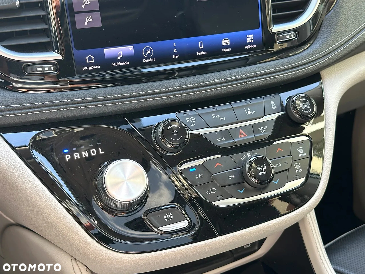 Chrysler Pacifica - 27