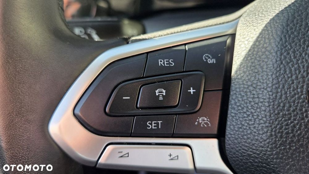 Volkswagen Golf 1.5 TSI EVO Style - 32