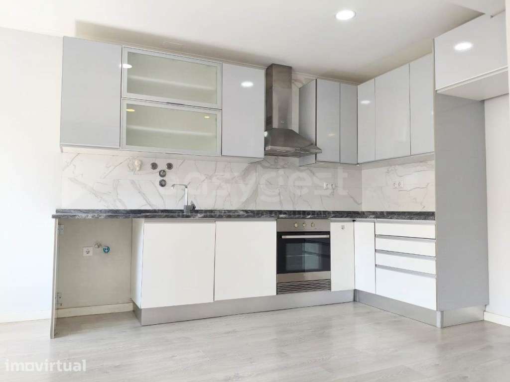 T2 Remodelado na Torre da Marinha - Pronto a Habitar - Grande imagem: 2/12