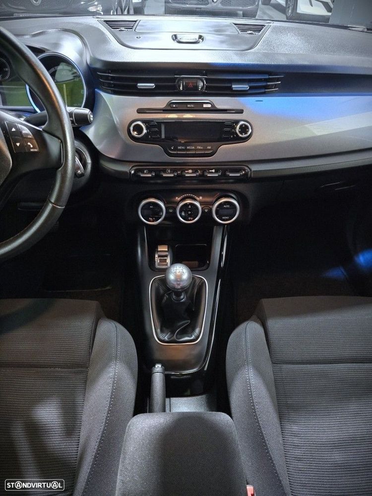 Alfa Romeo Giulietta 1.6 JTDM Distinctive - 22