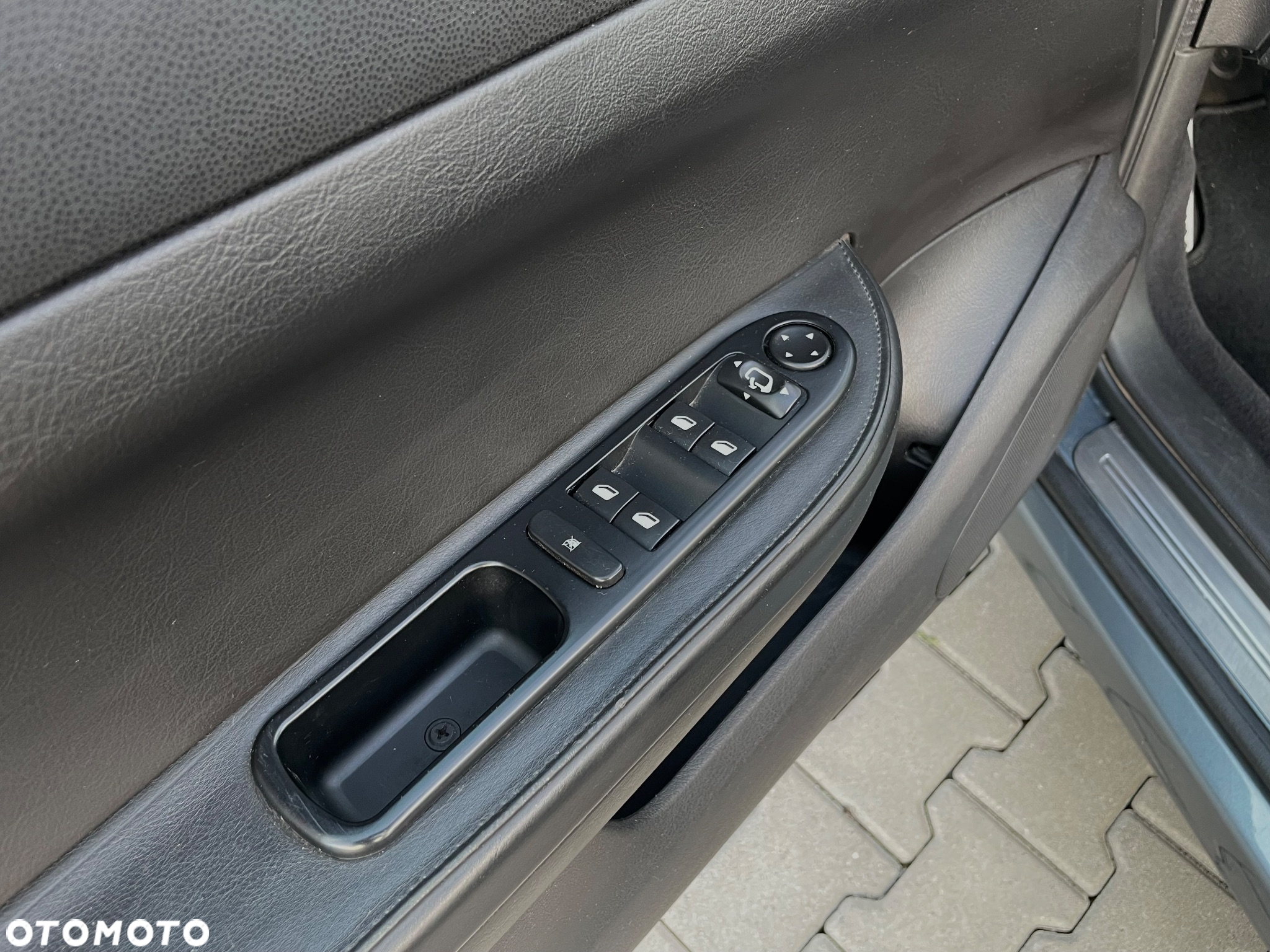 Peugeot 307 CC 2.0 - 12