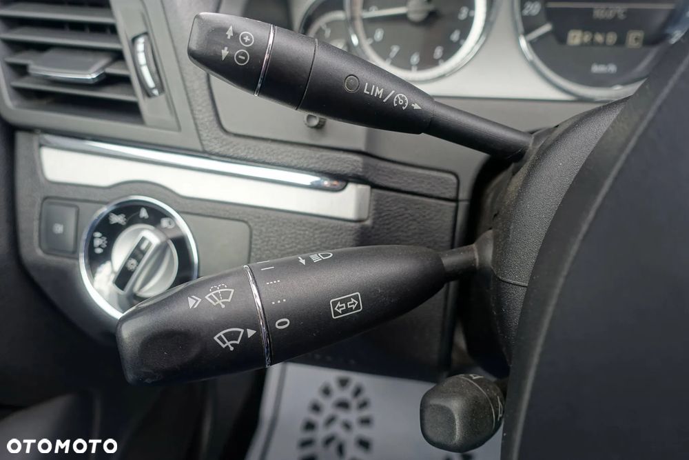 Mercedes-Benz Klasa E 350 CGI BlueEFFICIENCY 7G-TRONIC Avantgarde - 34