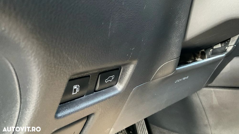 Lexus UX 250h (E-FOUR) Luxury Line - 17