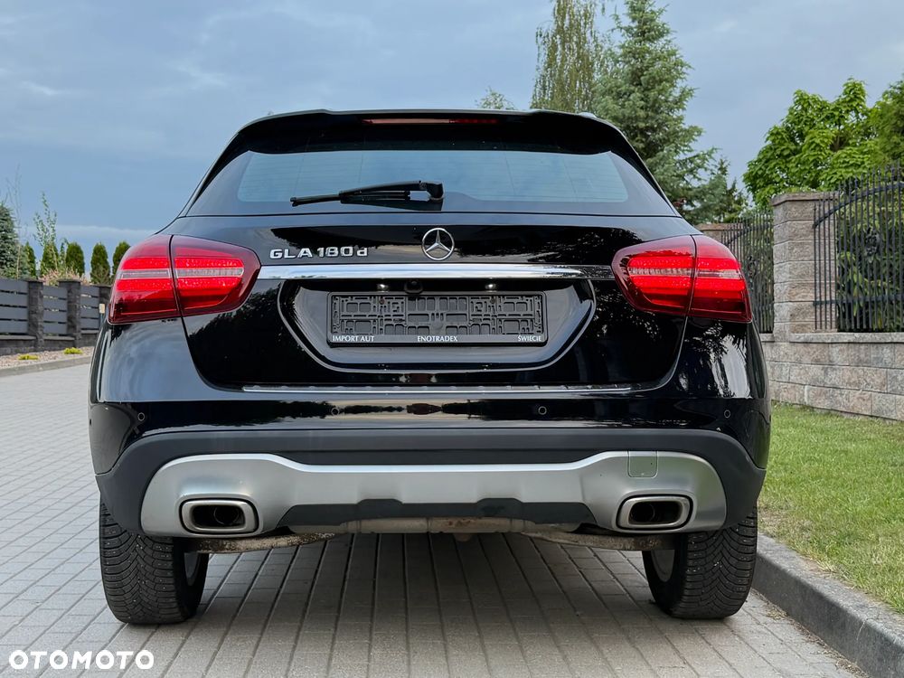 Mercedes-Benz GLA 180 (CDI) d Urban - 26
